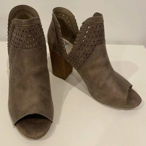 [FERGALICIOUS by FERGIE] Huxley Doe Size 10 with box